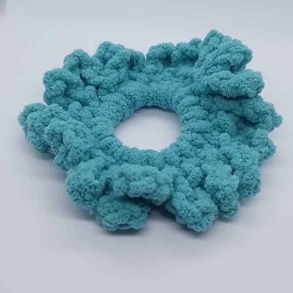 🥳NWT Handmade Hair Scrunchie - Picture 2 of 2